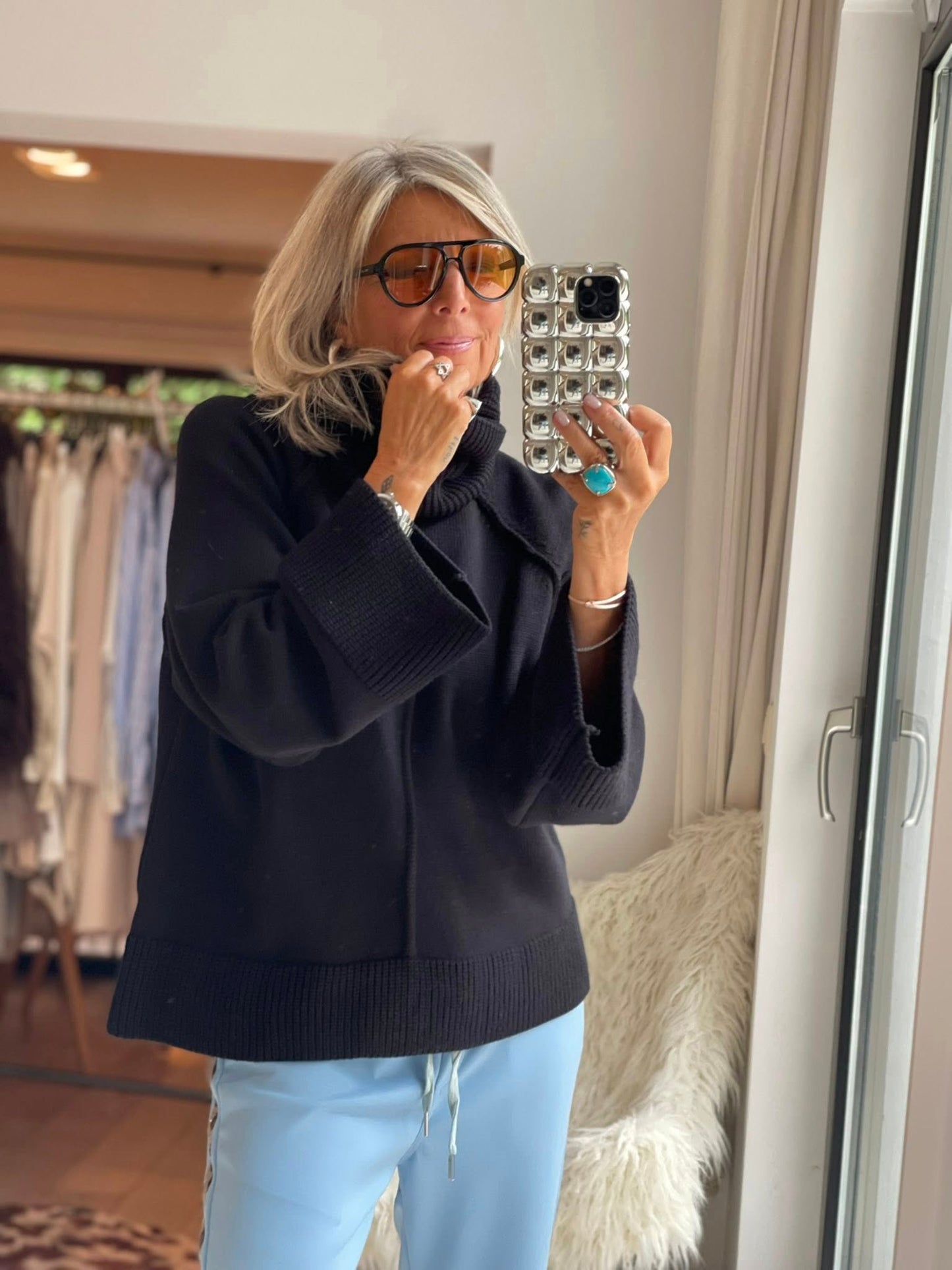 Pull col roulé manches évasées