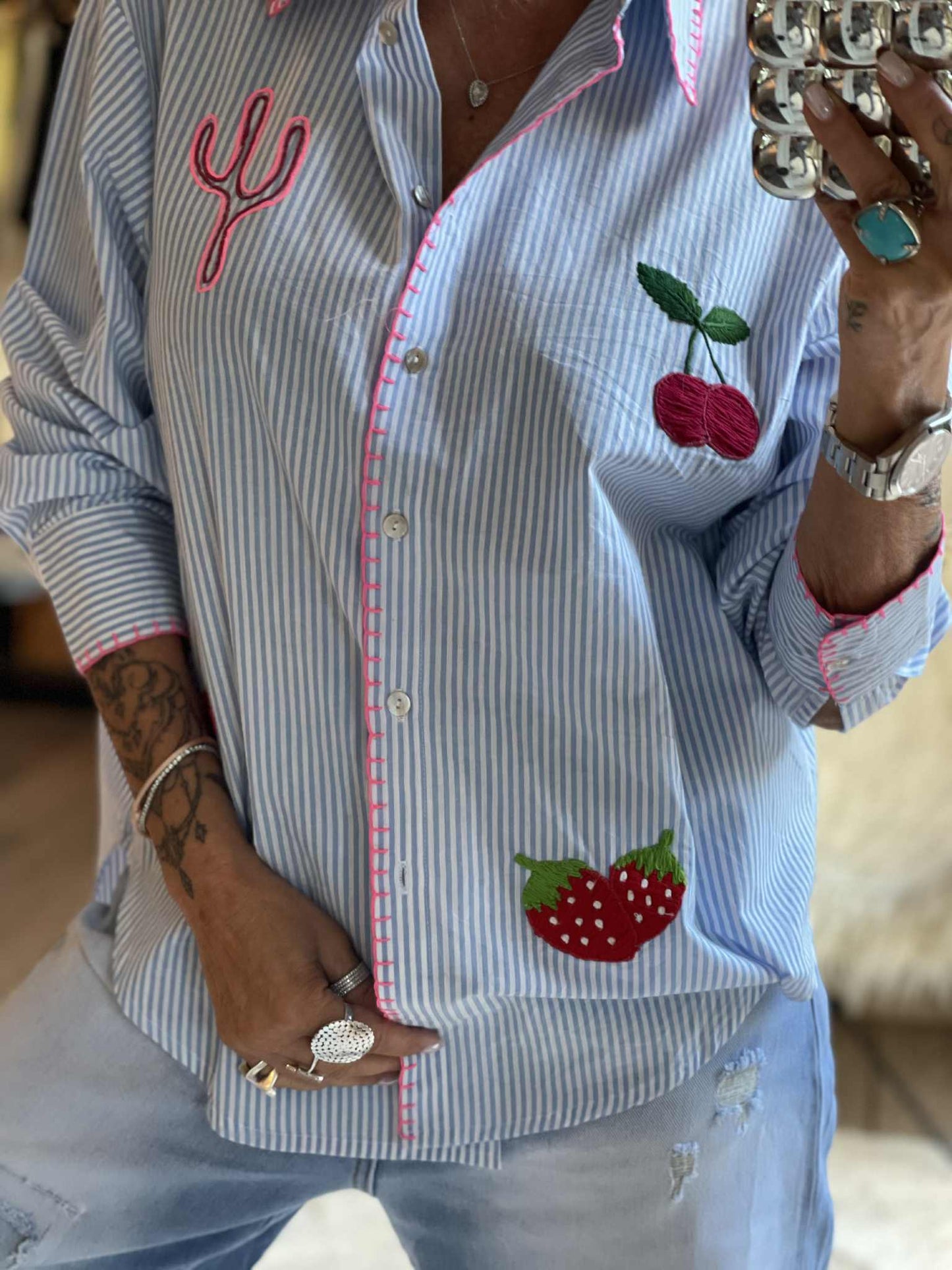 Chemise rayée broderies