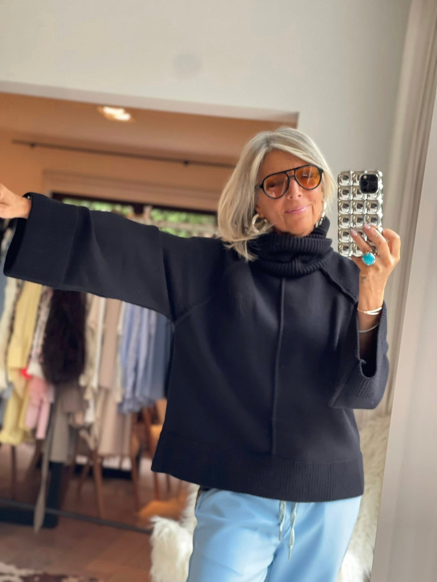 Pull col roulé manches évasées